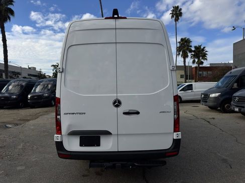 Used 2024 Mercedes-Benz Sprinter 2500 image 10