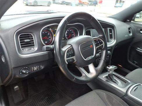 Used 2017 Dodge Charger SXT image 19