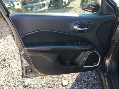 Used 2017 Jeep Compass Latitude w/ Popular Equipment Group image 11