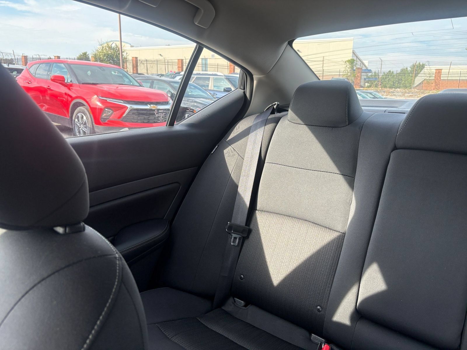 Used 2025 Nissan Altima 2.5 SV FWD image 33