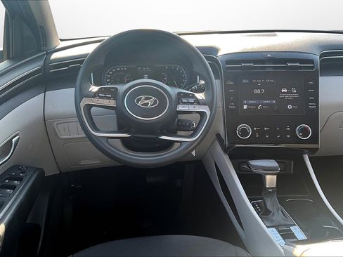 Used 2023 Hyundai Tucson SE image 5