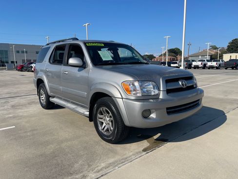 Used 2007 Toyota Sequoia SR5 RWD image 7