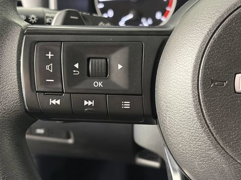 Used 2024 Nissan Rogue SV AWD/4WD image 17