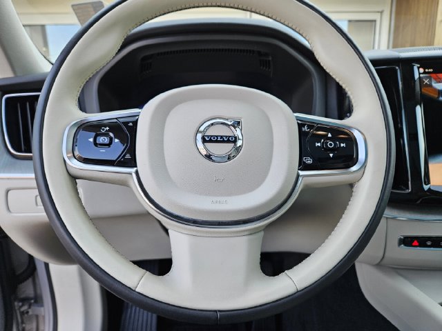Certified 2024 Volvo XC60 T8 Plus w/ Protection Package Premier AWD/4WD image 24