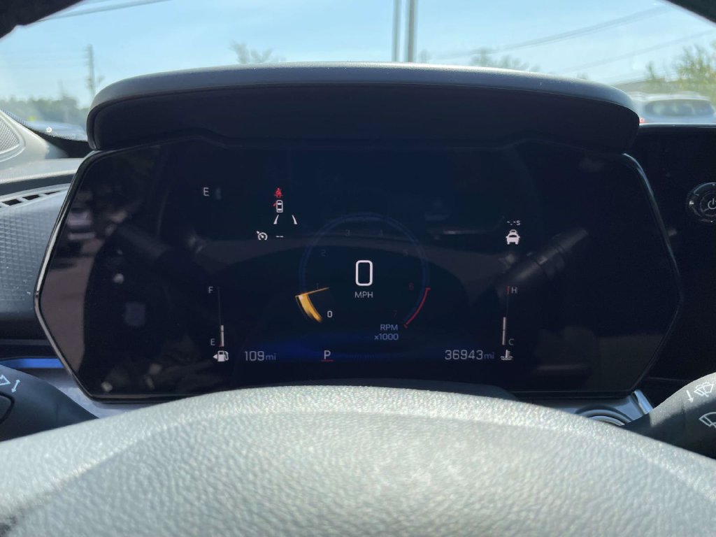 Used 2025 Chevrolet Trax LT w/ LT Convenience Package FWD image 21