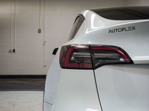 Used 2023 Tesla Model Y Long Range AWD/4WD image 29
