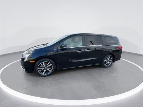Certified 2024 Honda Odyssey Touring image 6