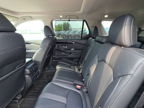 Used 2025 Honda Pilot Touring image 13