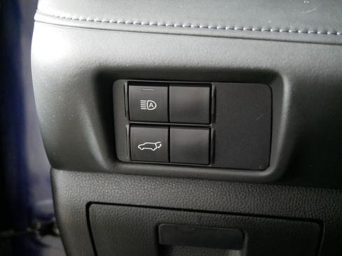 Used 2020 Toyota Highlander XLE image 26