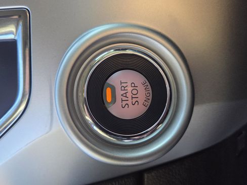 Used 2017 Nissan Titan SV image 13