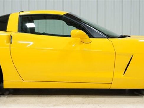 Used 2005 Chevrolet Corvette Coupe w/ Preferred Equipment Group RWD image 15