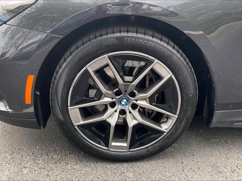 Used 2024 BMW i5 eDrive40i w/ Premium Package RWD image 11