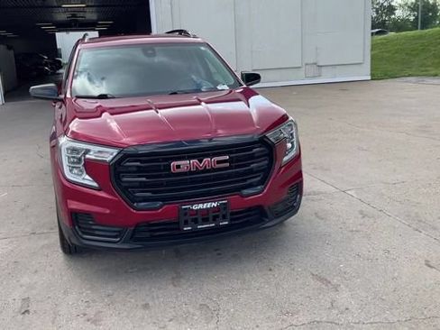 Used 2023 GMC Terrain SLE w/ Driver Convenience Package FWD image 3