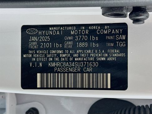 Certified 2025 Hyundai Venue SEL image 30