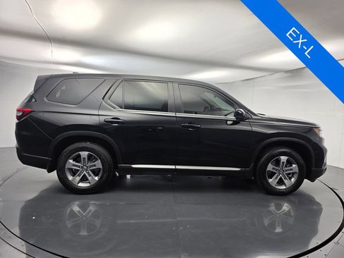 Used 2025 Honda Pilot EX-L image 3