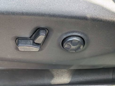 Used 2020 Chrysler Pacifica Limited w/ Advanced Safetytec Group FWD image 19