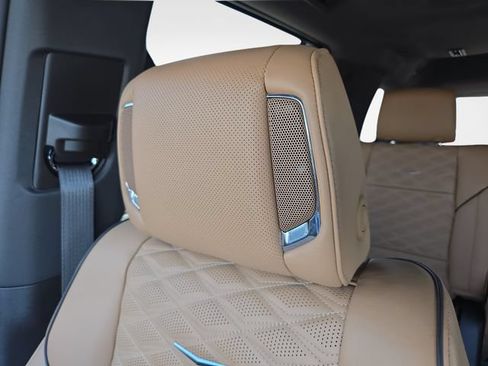 Used 2024 Cadillac Escalade Premium Luxury AWD/4WD image 34