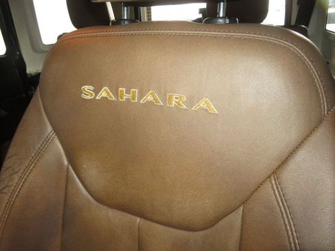 Used 2013 Jeep Wrangler Unlimited Sahara w/ Connectivity Group AWD/4WD image 21