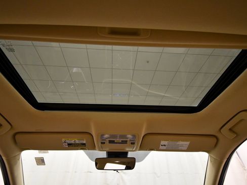 Used 2018 Toyota Highlander XLE image 16