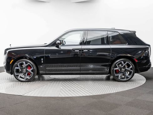 New 2026 Rolls-Royce Cullinan Black Badge image 4