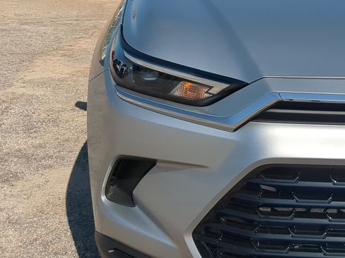 Used 2025 Toyota Grand Highlander FWD image 8