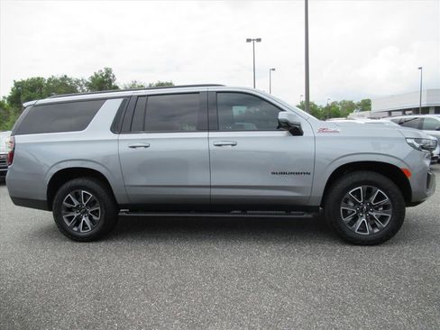 Used 2024 Chevrolet Suburban Z71 w/ Luxury Package AWD/4WD image 2