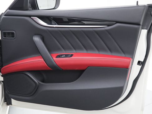 Certified 2023 Maserati Ghibli Modena RWD image 9