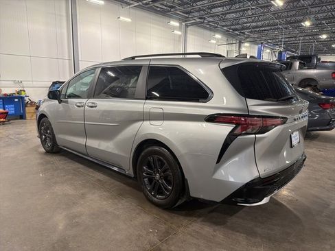 Used 2024 Toyota Sienna XSE w/ XSE Plus Package image 3