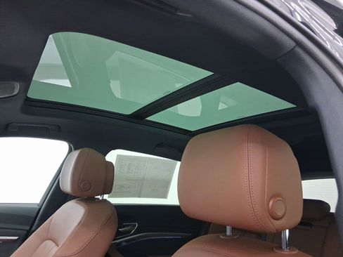 Used 2022 Audi e-tron Premium Plus w/ Premium Plus Package image 27