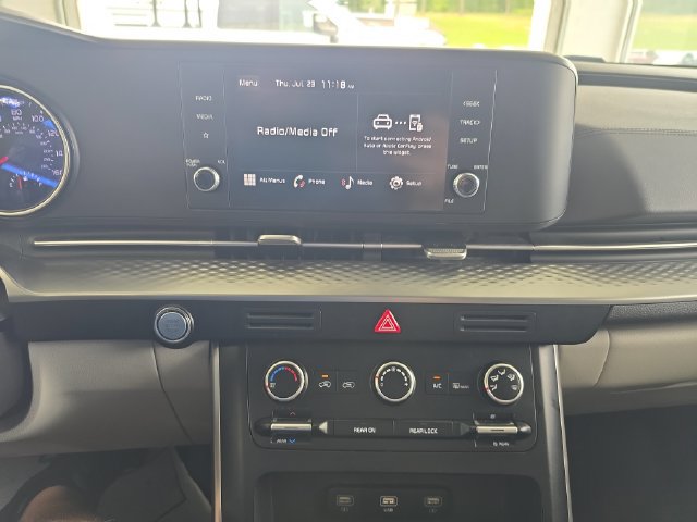 Certified 2024 Kia Carnival LX FWD image 15