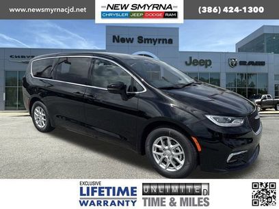 New 2026 Chrysler Pacifica Select