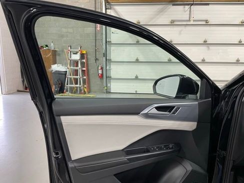 New 2026 Volkswagen Taos SE FWD image 10