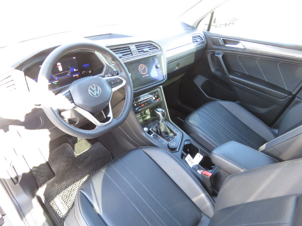 Used 2022 Volkswagen Tiguan SE AWD/4WD image 11