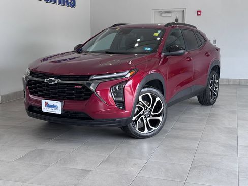 Certified 2024 Chevrolet Trax RS w/ Driver Confidence Package FWD image 2