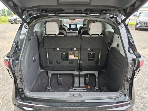 Used 2023 Toyota Sienna XSE w/ XSE Plus Package AWD/4WD image 5