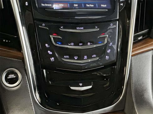 Used 2019 Cadillac Escalade Luxury image 25