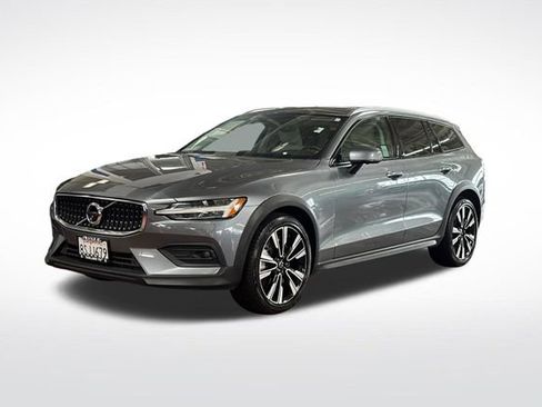 Used 2020 Volvo V60 T5 Cross Country w/ Protection Package Premier AWD/4WD image 9