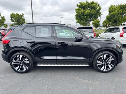 Certified 2024 Volvo XC40 B5 Ultimate w/ Protection Package Premier image 3