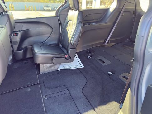 New 2026 Chrysler Pacifica Select image 12