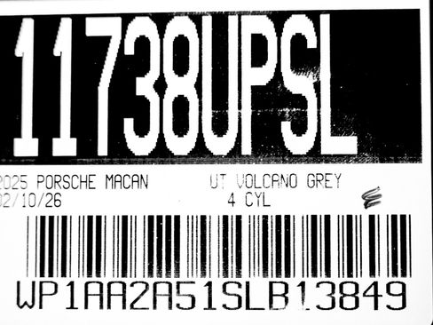 Certified 2025 Porsche Macan image 30