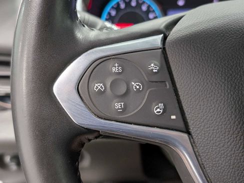 Used 2021 Chevrolet Traverse LT image 35