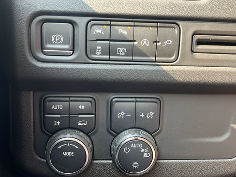 Used 2022 Chevrolet Tahoe RST w/ Sport Performance Package image 18