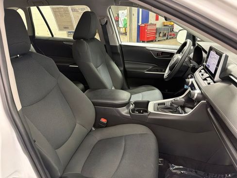 Used 2024 Toyota RAV4 LE AWD/4WD image 9