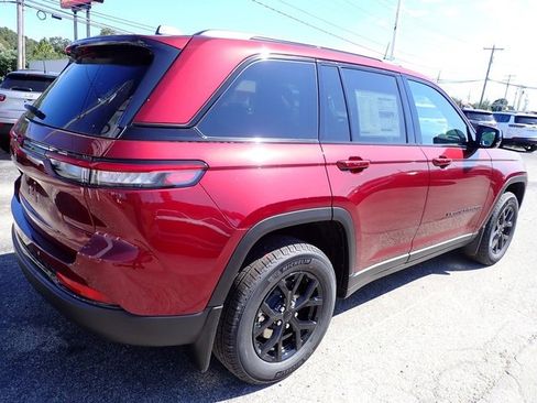 New 2025 Jeep Grand Cherokee Altitude image 7