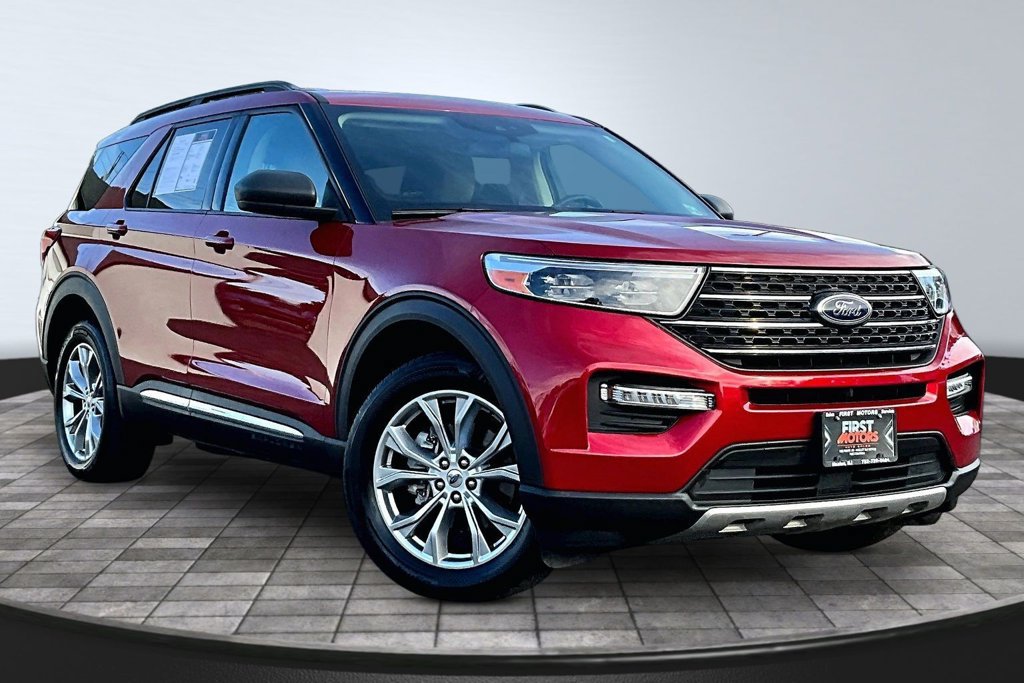 Used 2020 Ford Explorer XLT w/ Equipment Group 202A AWD/4WD image 3