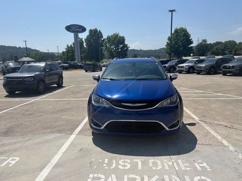 Used 2020 Chrysler Pacifica Limited FWD image 9