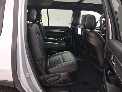 Used 2023 Jeep Wagoneer Series II image 26