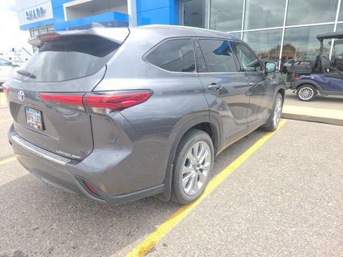 Used 2020 Toyota Highlander Limited AWD/4WD image 2