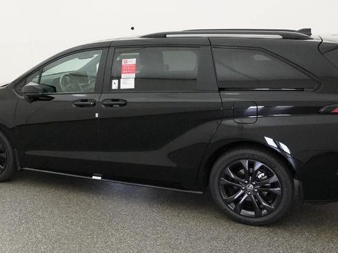 New 2026 Toyota Sienna XSE FWD image 4