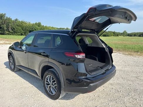 Used 2024 Nissan Rogue S AWD/4WD image 3